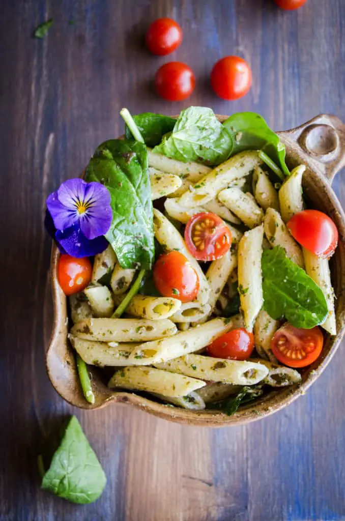 Spinach Feta Pesto Pasta Salad - The Goldilocks Kitchen
