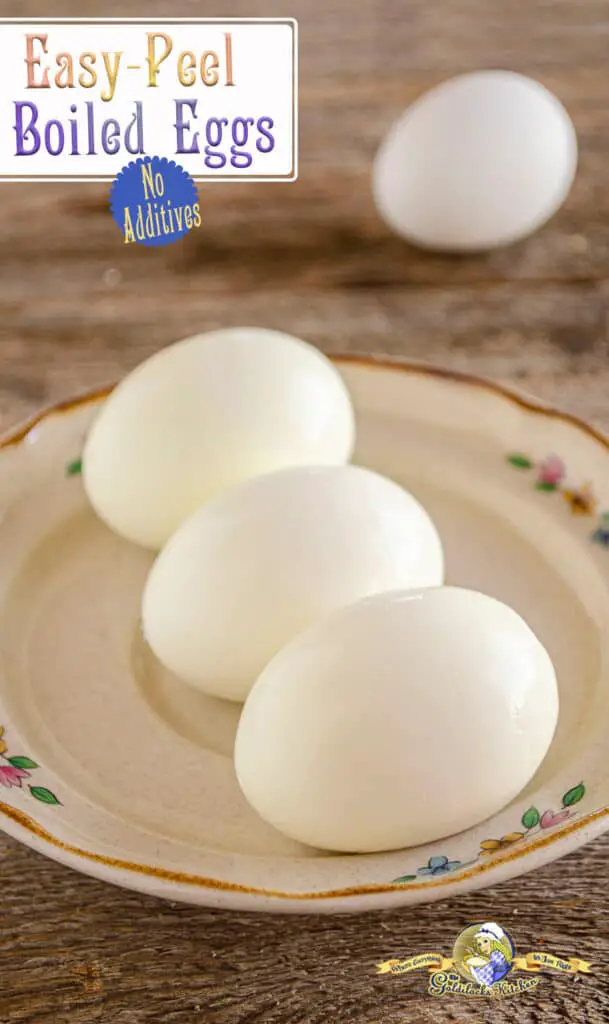 You have found the REAL way to cook Easy-Peel Boiled Eggs every time- without any additives in your boiling water. The Goldilocks Kitchen has the answer, click over to find out the best kitchen hack ever!