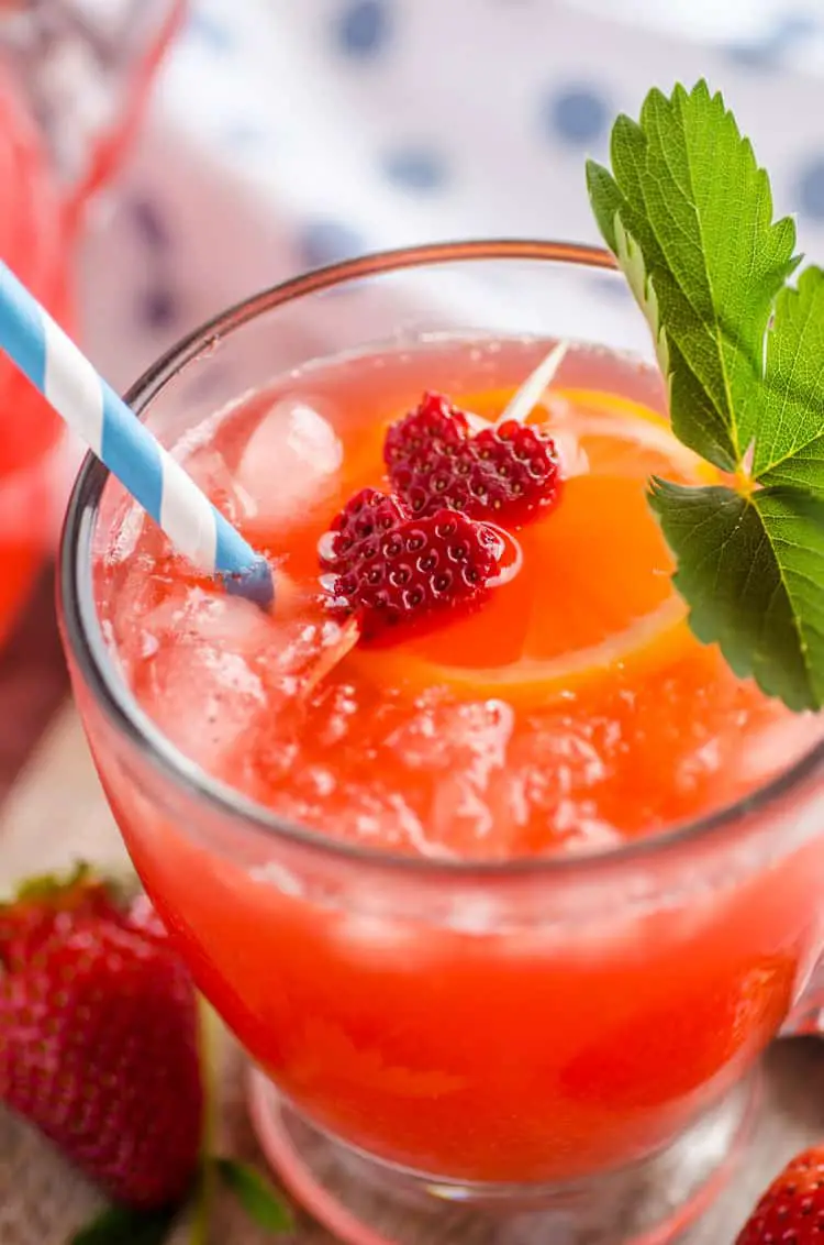 Fresh Sparkling Strawberry Lemonade