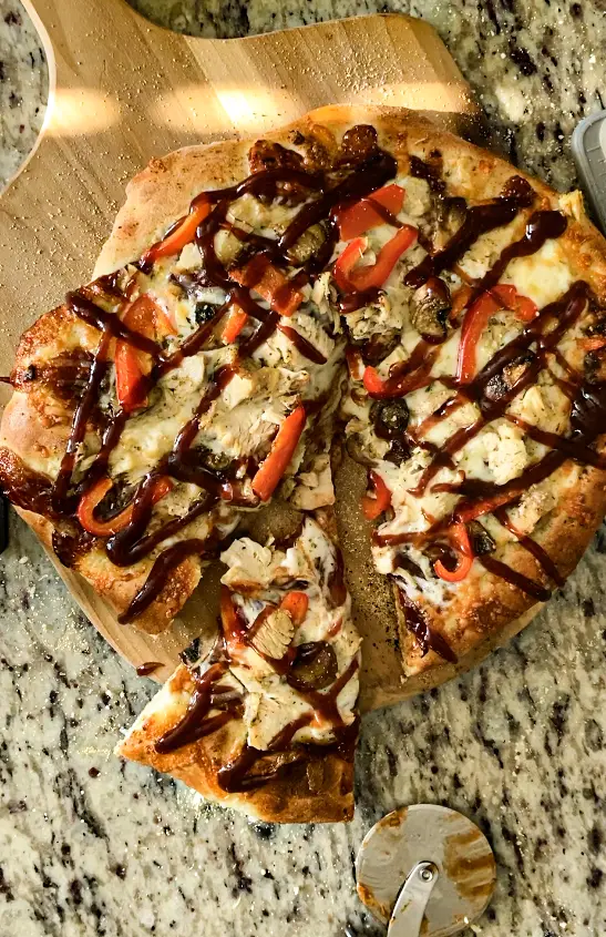 How to make pizza with BBQ chicken