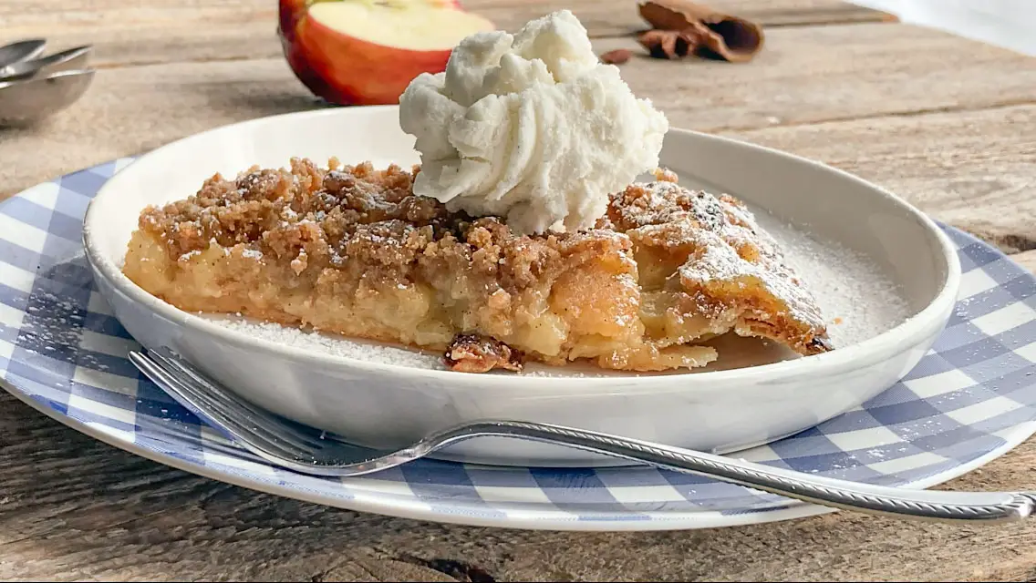 Creamy Apple Pie with Browned Butter and Crumble Topping