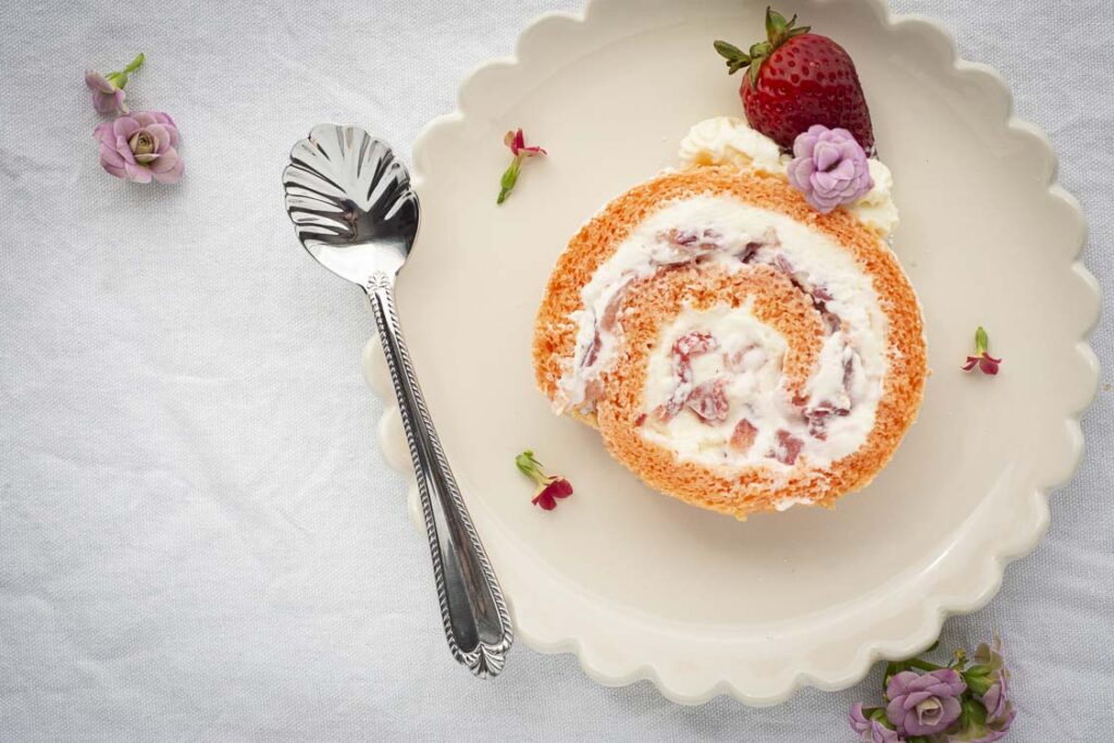 Strawberry cake roll3